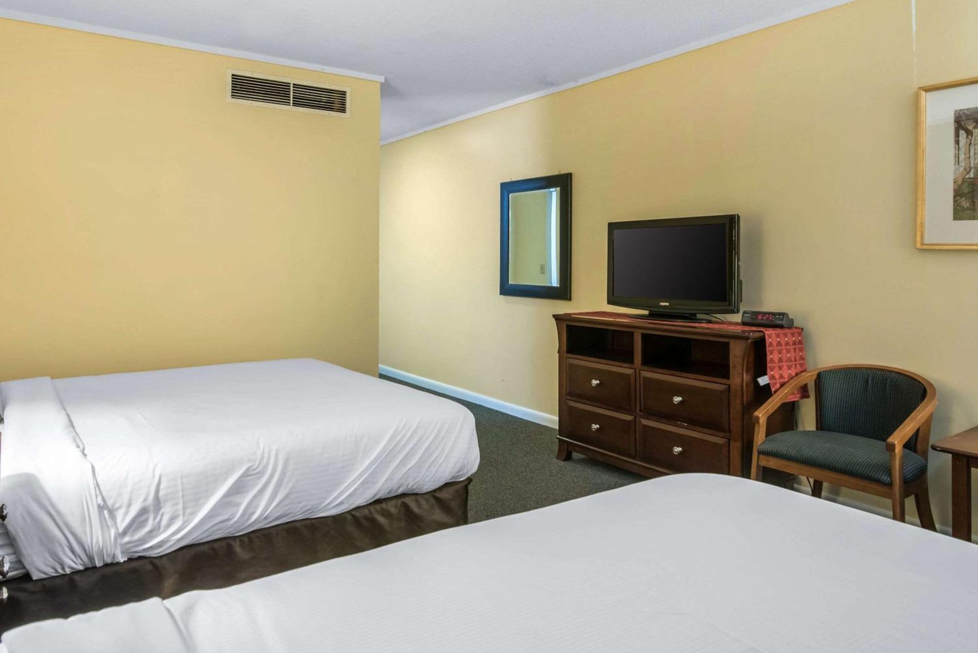 Tiltonlodge Inn & Suites Exterior foto