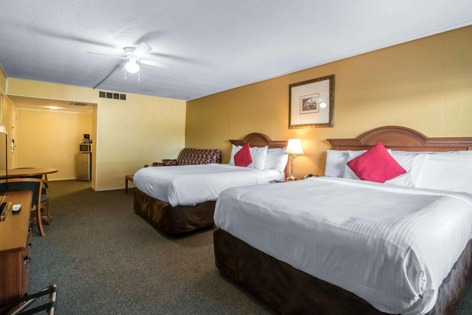 Tiltonlodge Inn & Suites Exterior foto